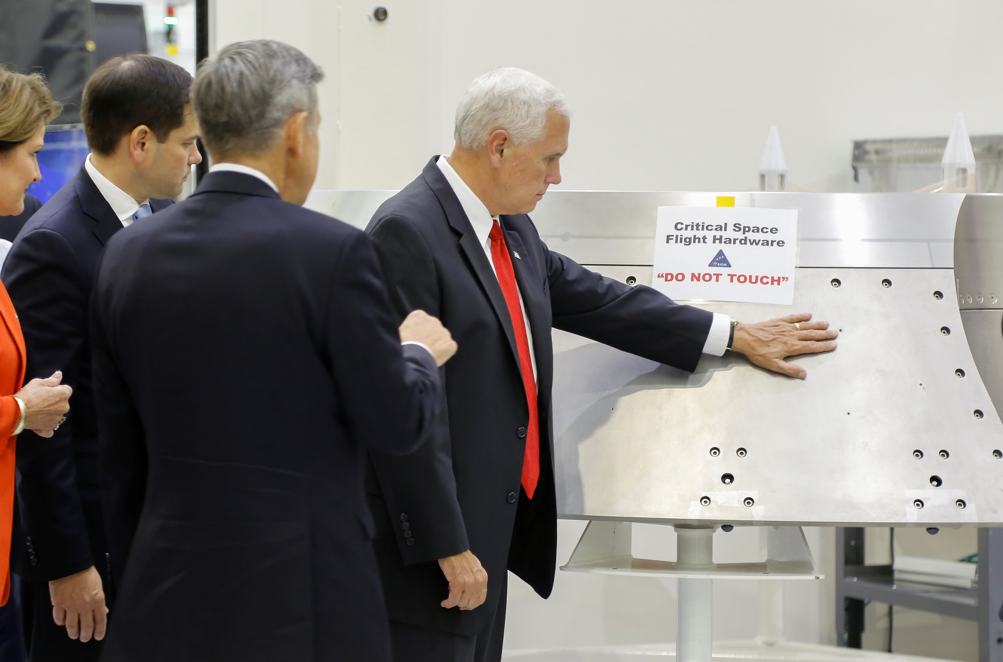 Mike Pence ignores instruction to wear face mask at Mayo Clinic