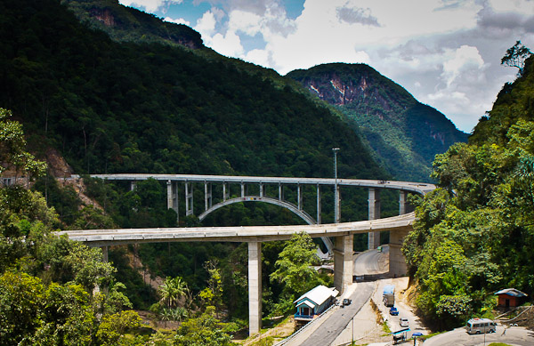 Mengenal Jembatan Kelok 9 di Sumatera Barat