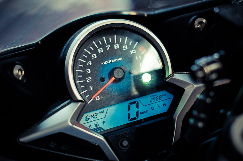 Honda CBR 250R non ABS warna Silver, KM 2900