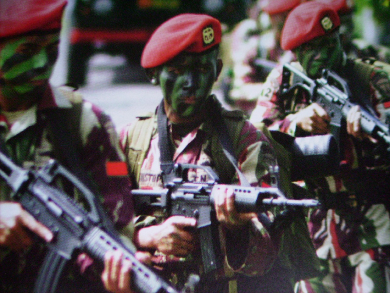 Mengenal Senjata-Senjata Yang Dipakai TNI dan Polri