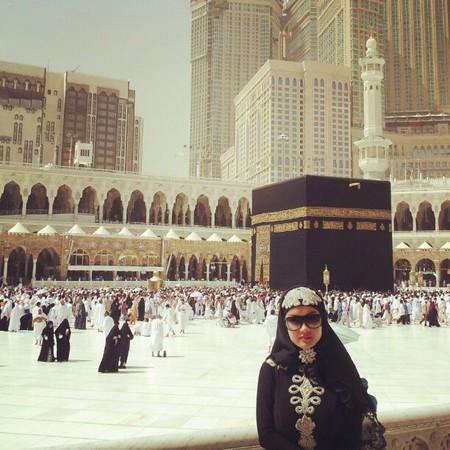 BOLEH GA SIH PAKE PAKAIAN BIASA DALEM MASJIDIL HARAM..??? INI PENAMPAKANNYA GAN.