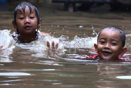 Kolam Renang 'Dadakan' Yang Ada Di Indonesia