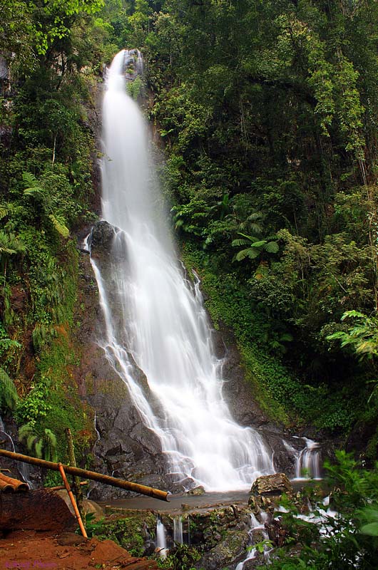 Yang suka Travelling masuk, Air Terjun Indonesia yang Jarang Dikunjungi Orang