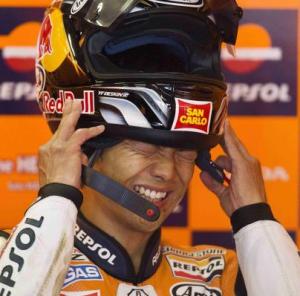 Expresi Rider2 MotoGP Saat Melepas Helmnya