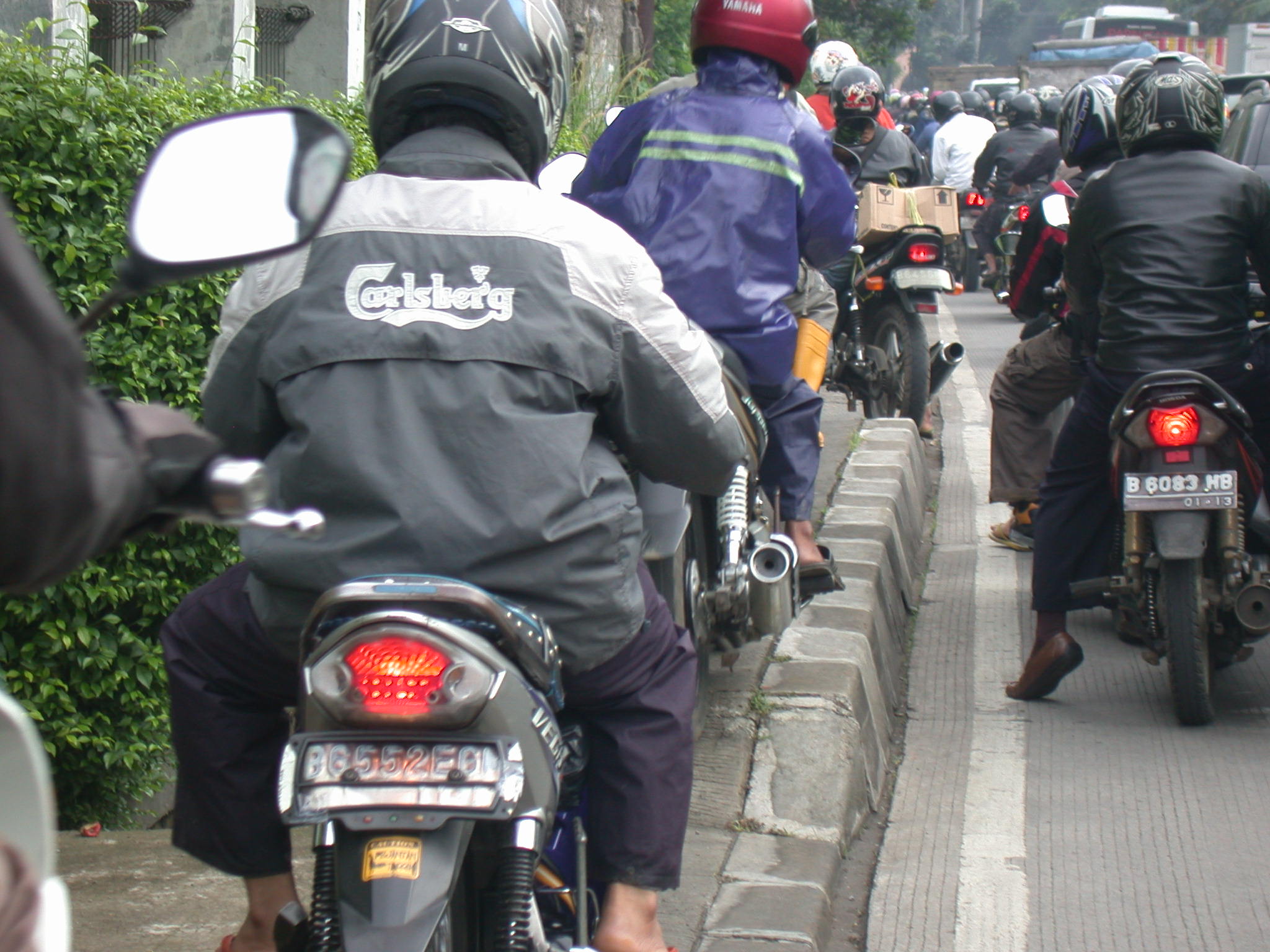 Hal - Hal Yang Hanya Bisa Ditemuin Di Jalanan Indonesia