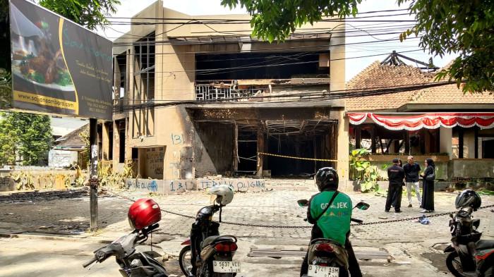 Sambara Dibakar Dijarah Saat Demo, Berjuang Bangkit demi 60 Karyawan dan Keluarganya