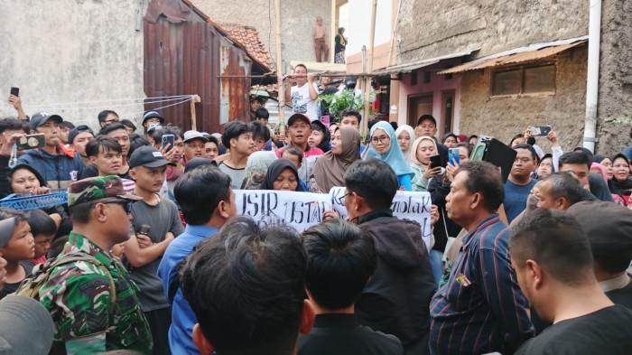 Usir Ustaz Cabul! Warga Cipadung Bandung Keliling Kampung Demo Guru Ngaji Cabul