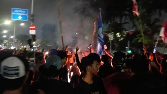 sempat-bubar-massa-kembali-gelar-aksi-di-otista-jakarta-timur