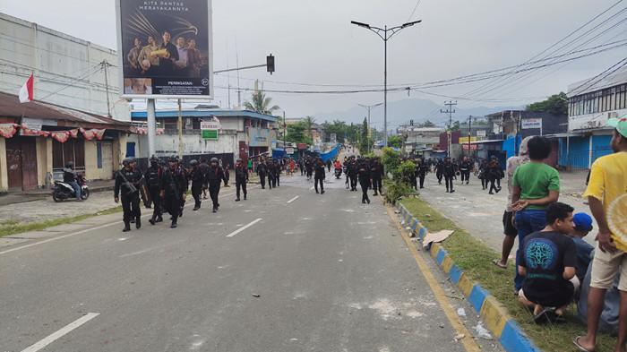 Blokade Jalan di Manokwari Imbas Gejolak Tapol di Sorong, Toko dan Sekolah Tutup