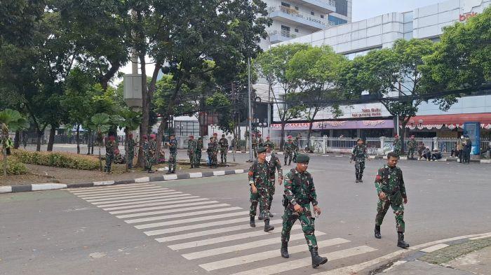 Pangkostrad Datangi Lokasi Demo Kwitang untuk Dengarkan Tuntutan Massa