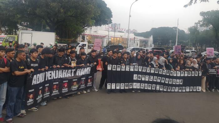 Sumarsih Singgung Kekerasan TNI Dalam Aksi Kamisan ke-877 di Depan Istana