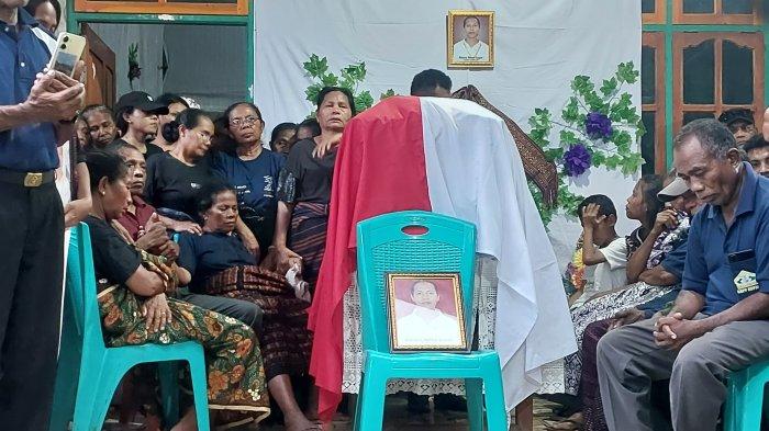 Ribuan Warga Flores Timur Jemput Jenazah Korban KKB Papua