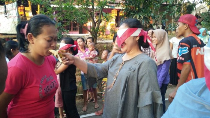Viral Beredar Lomba 17 Agustusan Ibu-ibu Emut dan Makan Pisang Tuai Kritikan