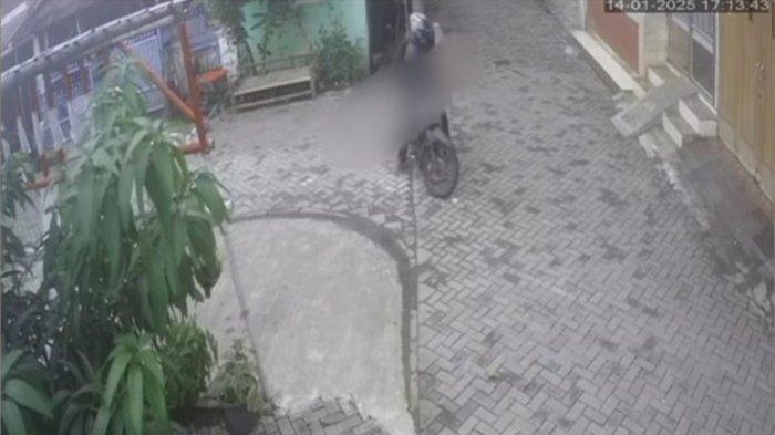 Viral Aksi Guru SD Banting Balita saat Naik Motor, Pelaku Kesal si Bocah Nangis
