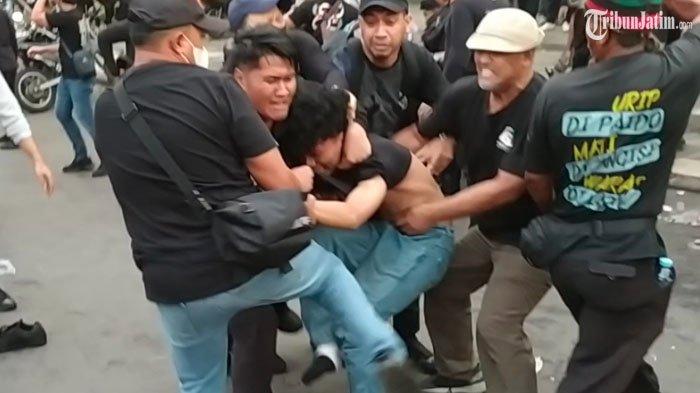 Tuntutan Demo Tolak UU TNI Surabaya: Tarik Militer dari Papua