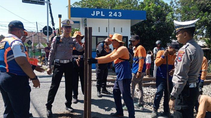 pengemudi-avanza-tewas-tertabrak-kereta-barang-di-tulungagung-begini-kronologinya