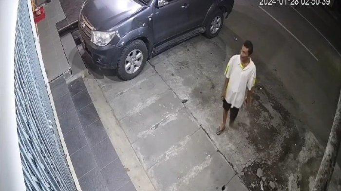 Curi Buah Sembahyang di Beberapa Rumah di Medan,Pelaku Terekam CCTV