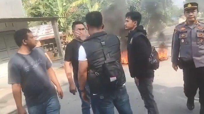Bentrok IPK Vs FKPPI, Polisi Disandera, Mobil Dihancurkan