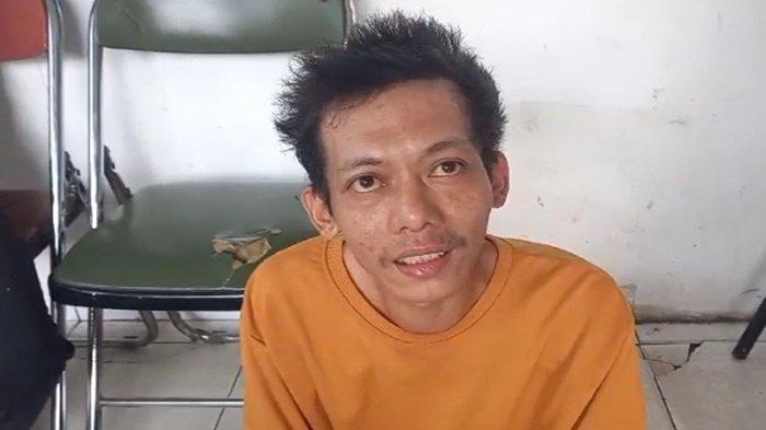 Erna Syok Lihat Pria Buang Air Kecil di Tempat Wudhu sambil memainkan kemaluannya