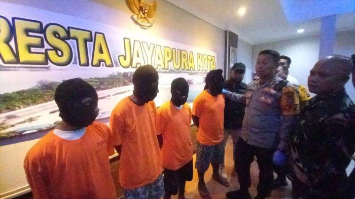 Polisi Tangkap 4 Perusuh Saat Arak-arakan Jenazah Lukas Enembe