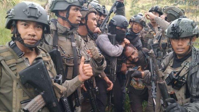 BREAKING NEWS: Aske Mabel Ditangkap, Pecatan Polisi Pimpinan KKB Yalimo