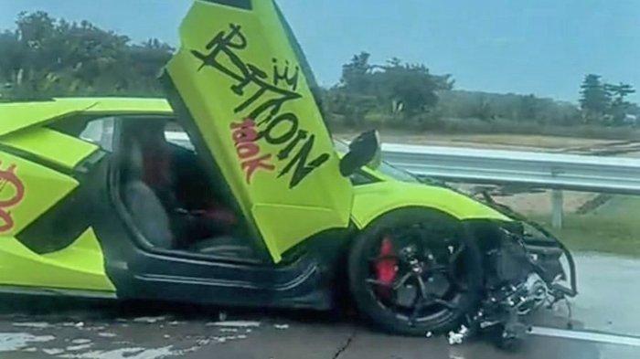 Lamborghini Tabrak Ignis di Tol Mojokerto-Jombang, Terhenti Setelah Tabrak Guardrail