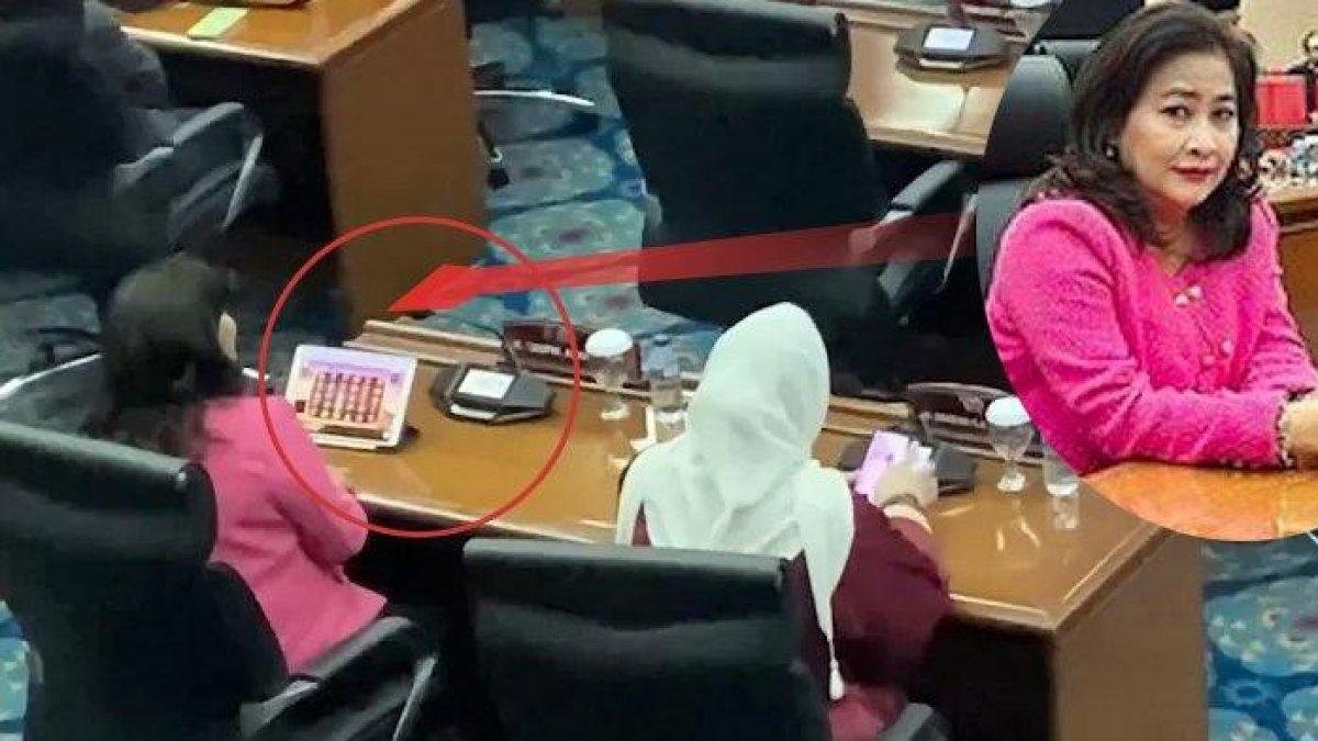 Cinta Mega - Anggota DPRD DKI PDIP Diduga Main Slot Saat Rapat! &#91;Kompetisi KGPT&#93;