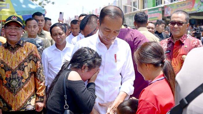 jokowi-kaget-disambut-antusias-warga-berau-sampai-ada-yang-menangis