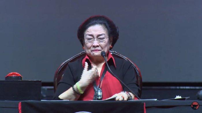 Mega Terisak Bicara Negara Tak Kunjung Adil-Makmur: Lalu Salah Siapa?