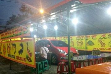 Viral! Takut Dikejar Leasing, Wanita Parkirkan Mobilnya di dalam Warung Pecel Lele