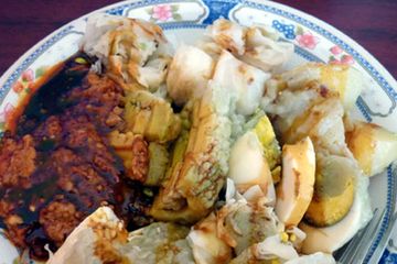Makan Malam di Tepi Jalan Kota Bandung