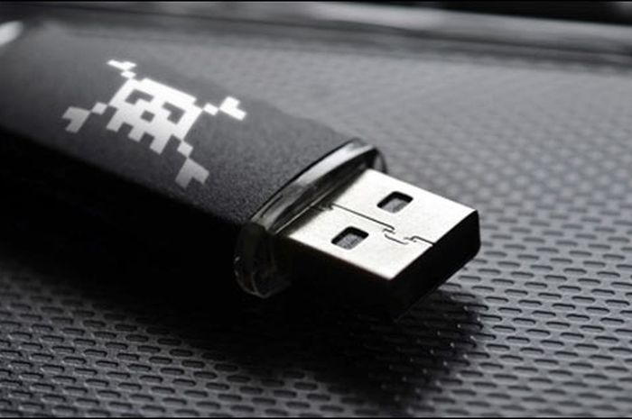 Gunakan “USB Killer” Pria Ini Hancurkan 66 Komputer