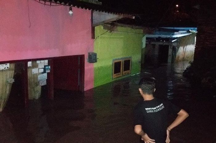 banjir-melanda-jember-jawa-timur-7-kecamatan-terendam-hingga-rumah-warga-hanyut