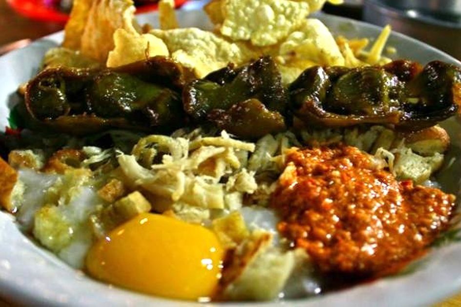Bubur Ayam Barito, Makin Nikmat Disantap Bersama Telur Ayam Kampung Setengah Matang