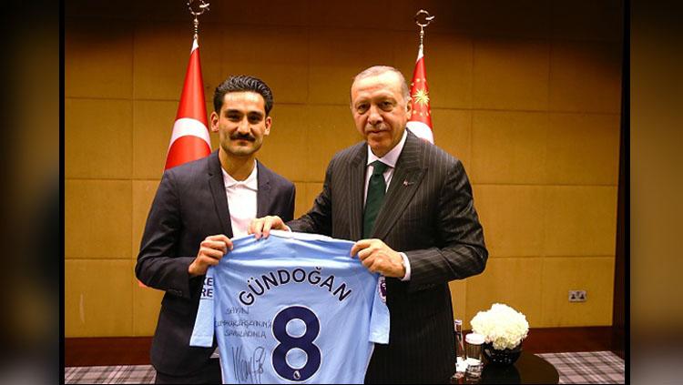 Ilkay Gundogan Sumbang ke 3.000 Makanan untuk Anak-Anak Indonesia