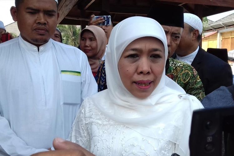 khofifah-mengaku-banyak-temui-proses-potong-ayam-yang-tidak-halal
