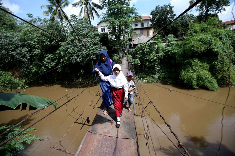 Dana CSR di Pembangunan "Old Trafford" Jakarta dan Jembatan "Indiana Jones"