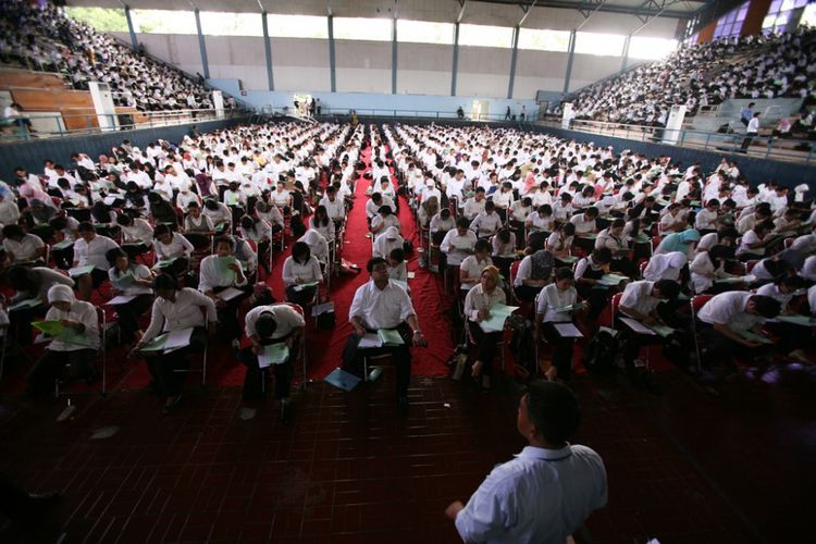 Peserta Tes CPNS di Madiun Bawa Jimat Untuk Perlancar Kerjakan Soal