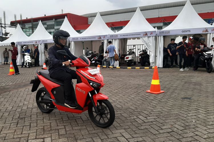 Nyobain Motor Listrik Karya Anak Bangsa, Dua Jempol dari Ane!!