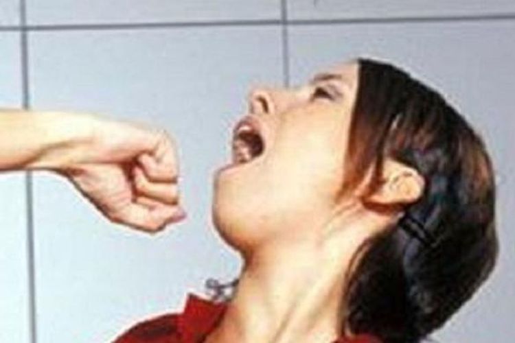 mengutil-di-pasar-istri-perangkat-desa-babak-belur-dihajar-massa