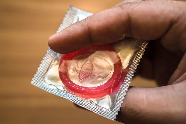 menkes-zimbabwe-kondom-buatan-china-ukurannya-terlalu-kecil