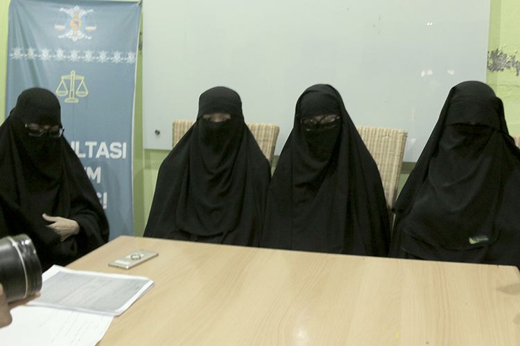 Diduga Suami Mereka Ditangkap Densus 88, 4 Wanita Mengadu ke YARA