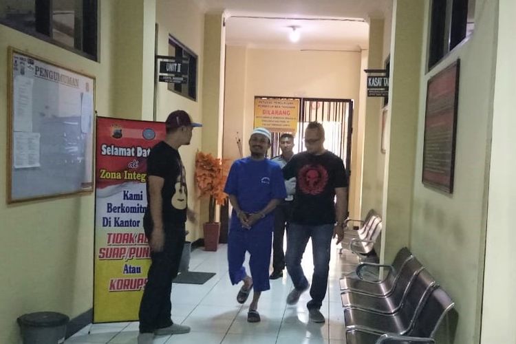 Pria Ini Ditangkap Polisi karena Rusak Kantor NU dan Gereja