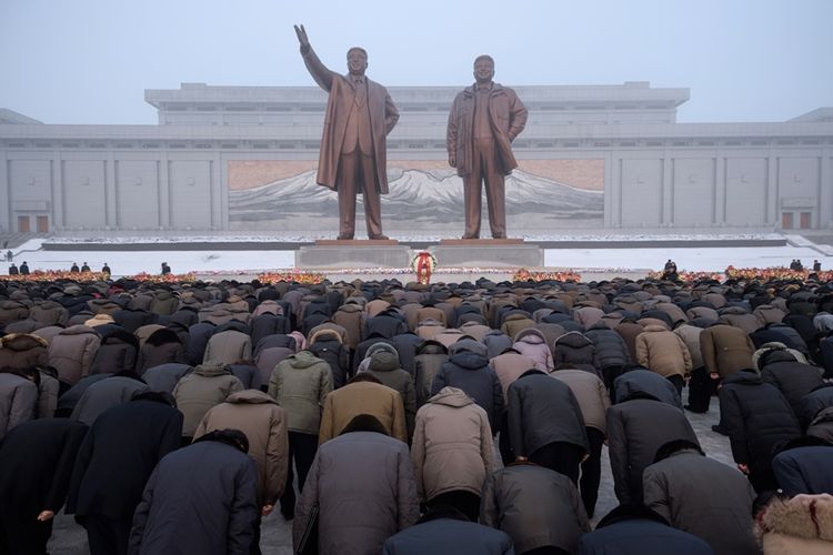 kim-jong-un-minta-uang-ke-rakyat-korut-untuk-rawat-jenazah-ayah-dan-kakeknya