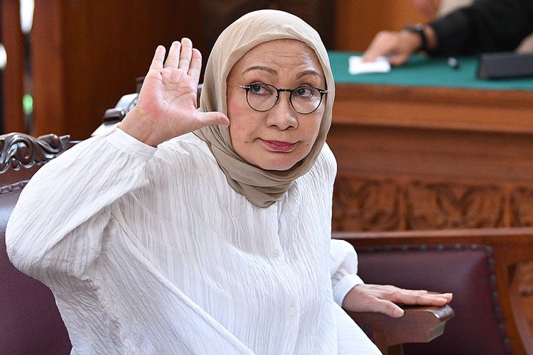 mendamba-ibu-negara-yang-berjilbab