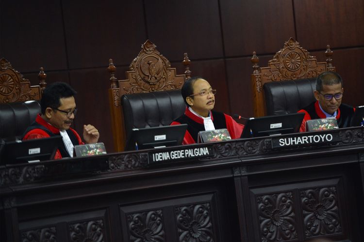 Berkas Tak Sesuai, Hakim Tak Bisa Verifikasi Alat Bukti Prabowo-Sandiaga