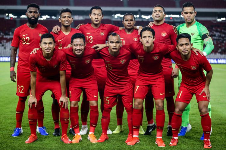 Sepak Bola Yang Selalu Ditunggu-Tunggu Tapi Bulutangkis Yang Selalu Membanggakan