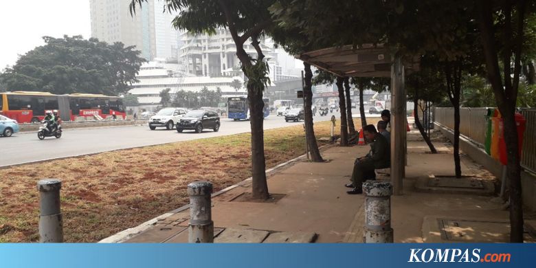 Sandiaga Bilang Area Rumput di Trotoar Sudirman untuk &quot;Beautifikasi&quot; Asian Games