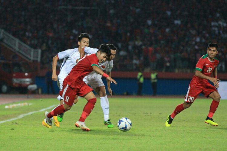 Mendengar Hebohnya Komentator Ketimbang Melihat Permainan Sepakbola Timnas Kita