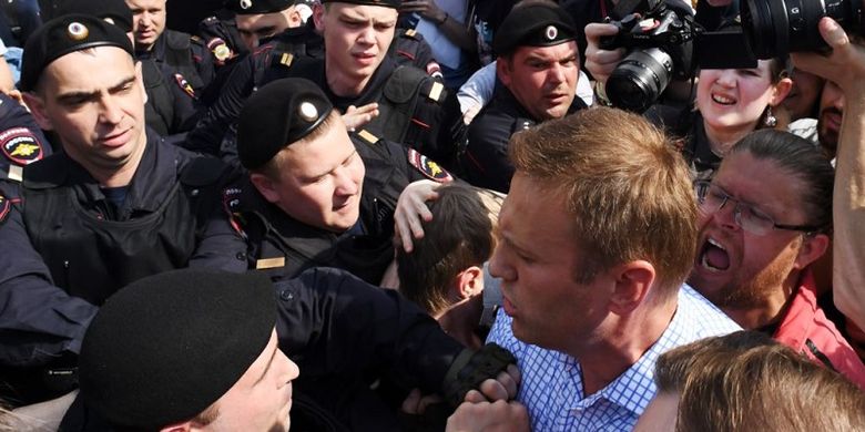 jelang-pelantikan-putin-polisi-rusia-tangkap-350-demonstran